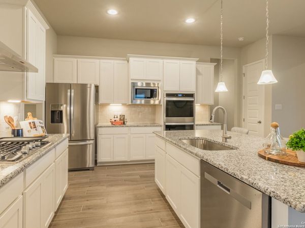 108 Rosanna Ridge, Universal City, TX 78148