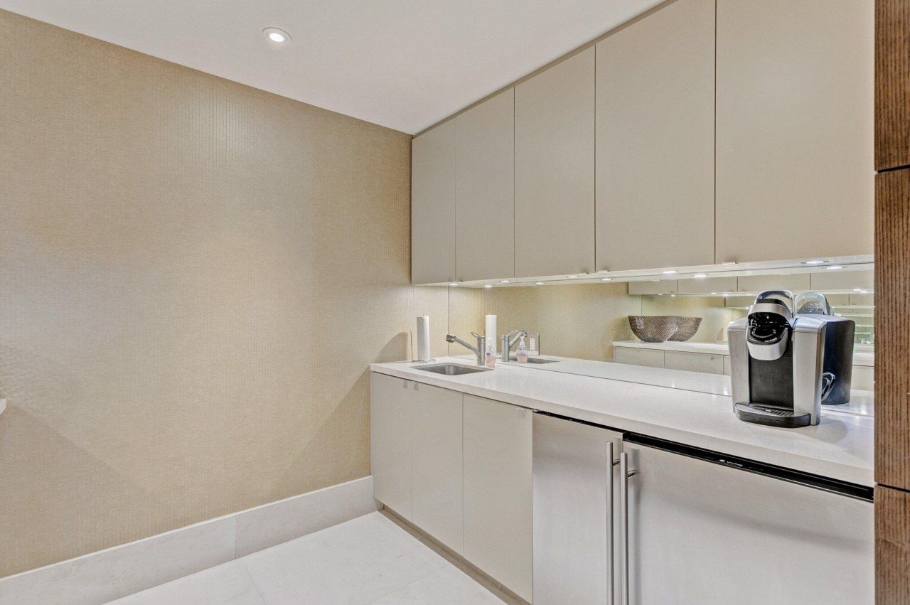 155 S Ocean Avenue, Unit 205, Palm Beach Shores, FL 33404 Photo