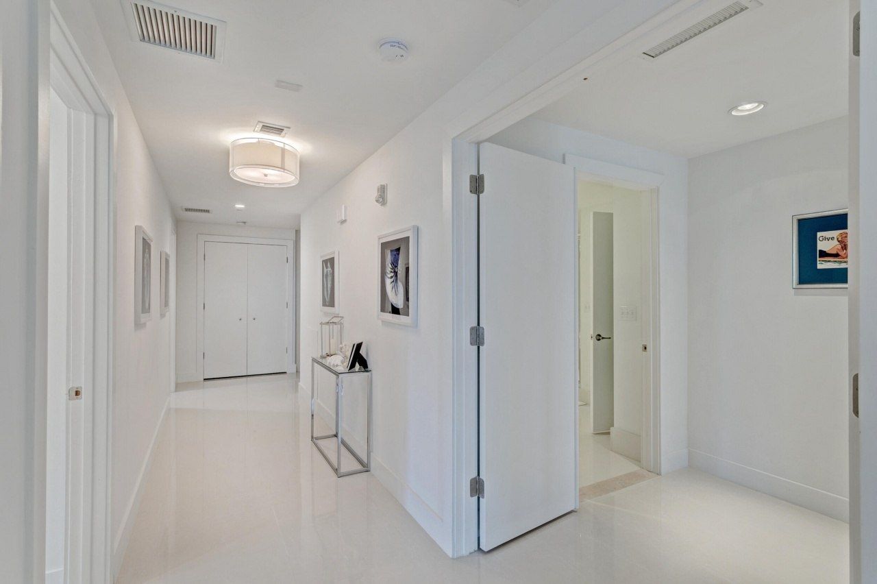 155 S Ocean Avenue, Unit 205, Palm Beach Shores, FL 33404 Photo