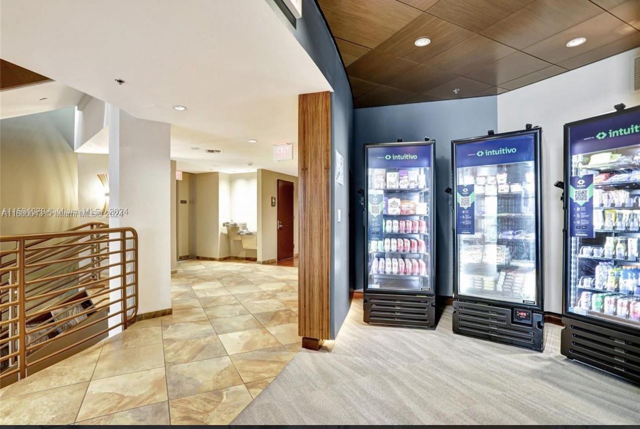 2641 N Flamingo Rd, Unit 802N, Sunrise, FL 33323 Photo