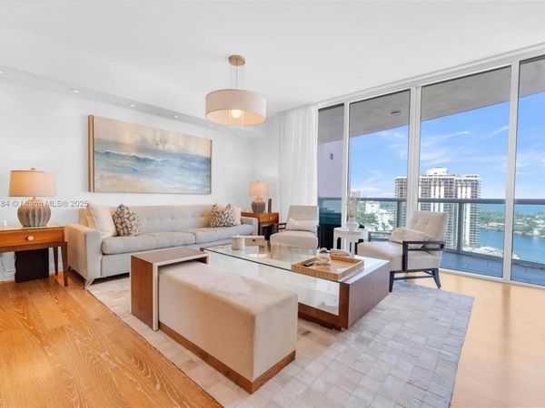 19400 Turnberry Way, Unit 2011, Aventura, FL 33180