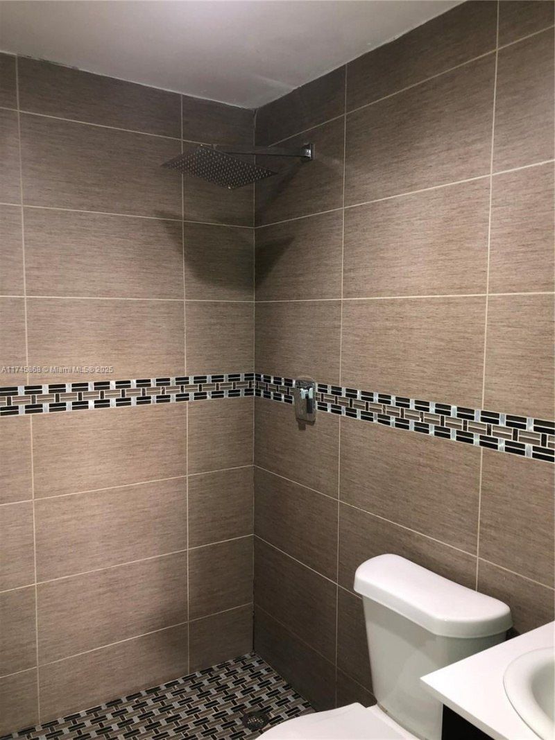 2730 Collins Ave, Unit 209, Miami Beach, FL 33140 Photo