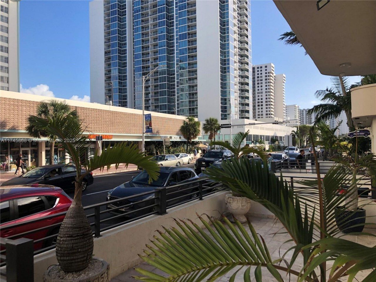 2730 Collins Ave, Unit 209, Miami Beach, FL 33140 Photo