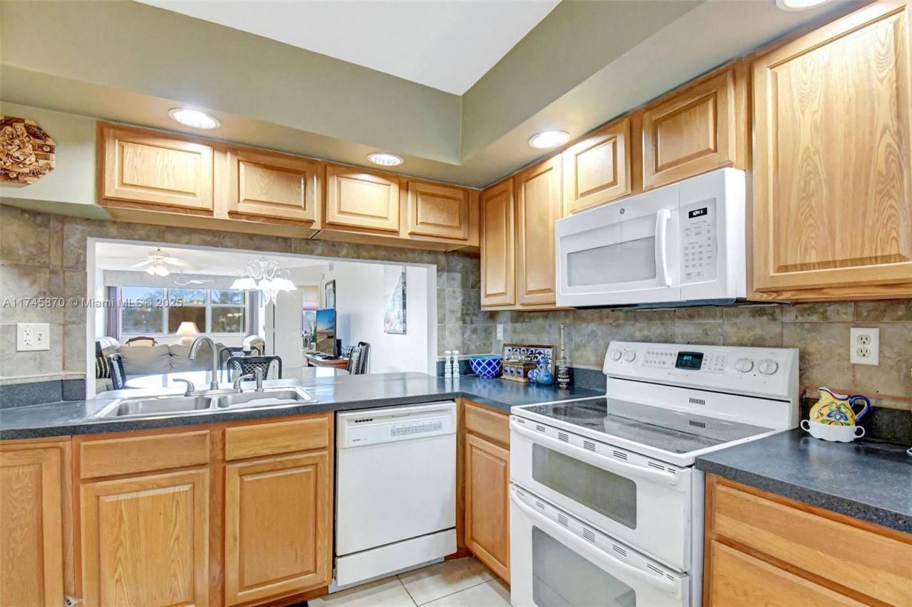 10456 NW 24th Pl, Unit 209, Sunrise, FL 33322 Photo