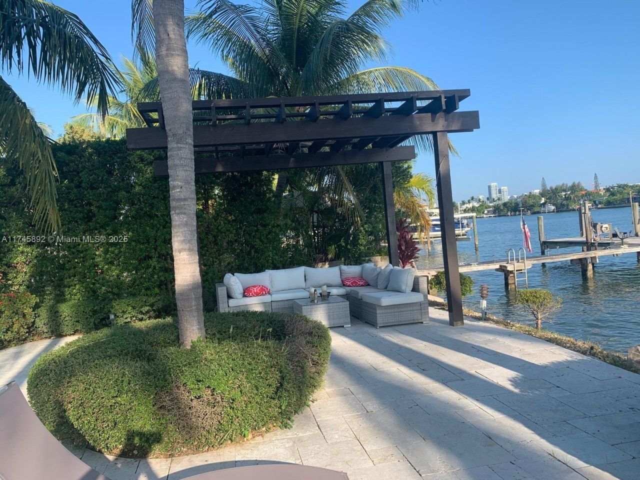 1670 Daytonia Rd, Miami Beach, FL 33141 Photo