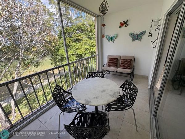 1055 Country Club Dr, Unit 404, Margate, FL 33063