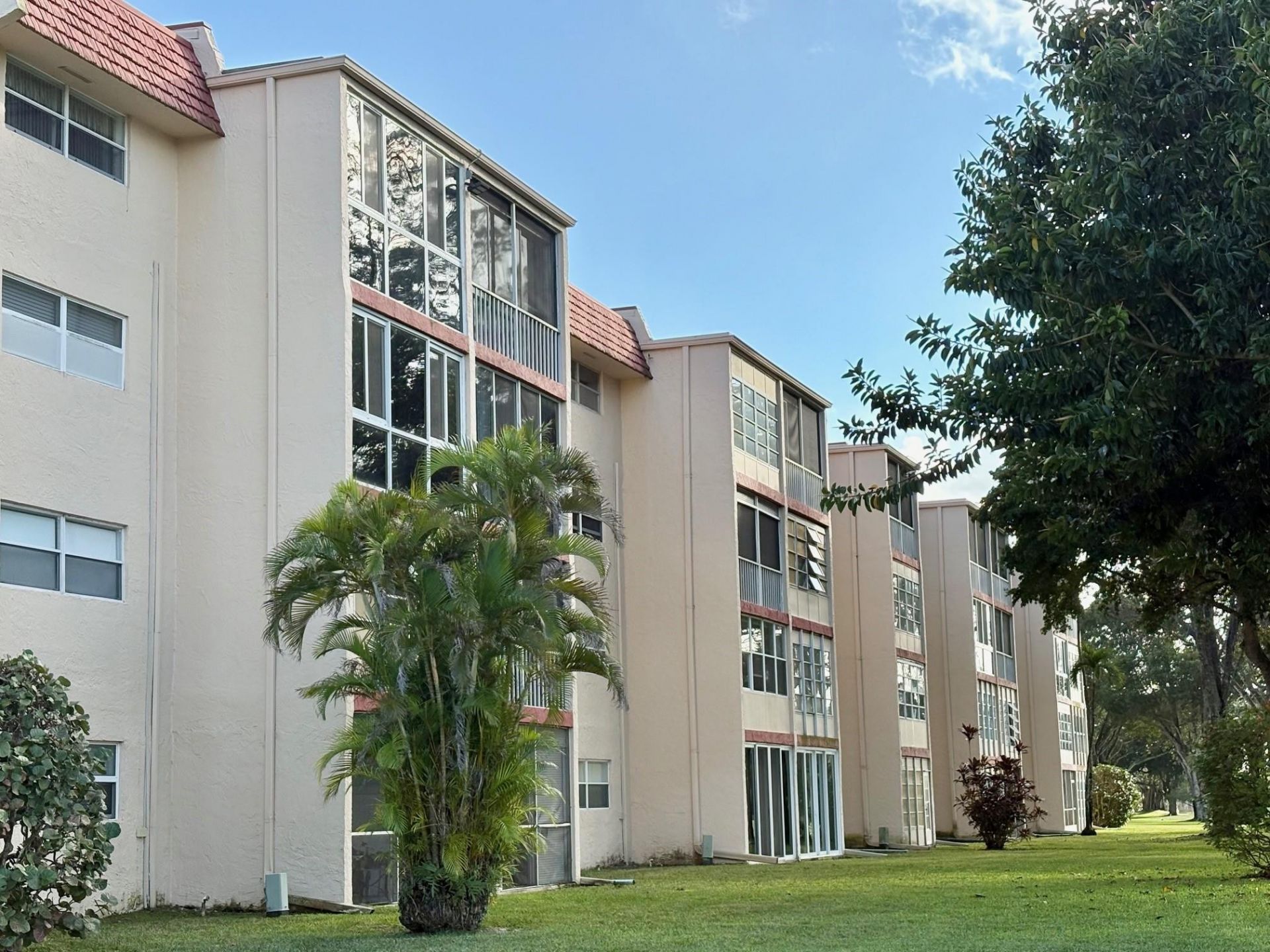 1055 Country Club Drive, Unit 404, Margate, FL 33063 Photo