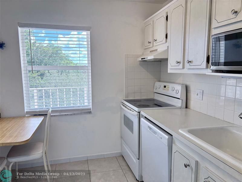 1055 Country Club Drive, Unit 404, Margate, FL 33063 Photo