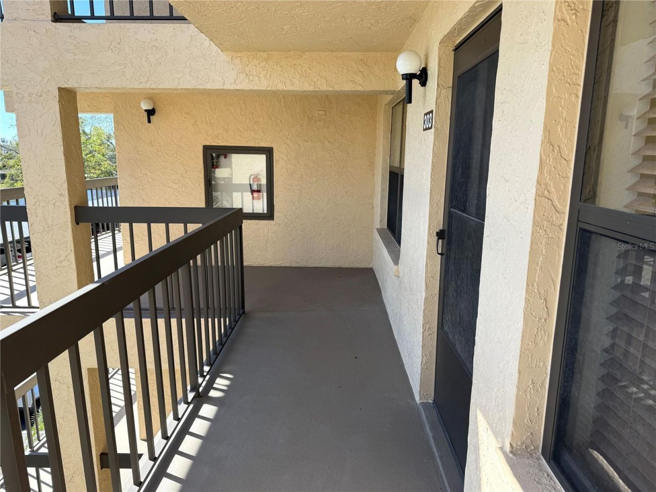 435 30th Avenue W, Unit D303, Bradenton, FL 34205 Photo
