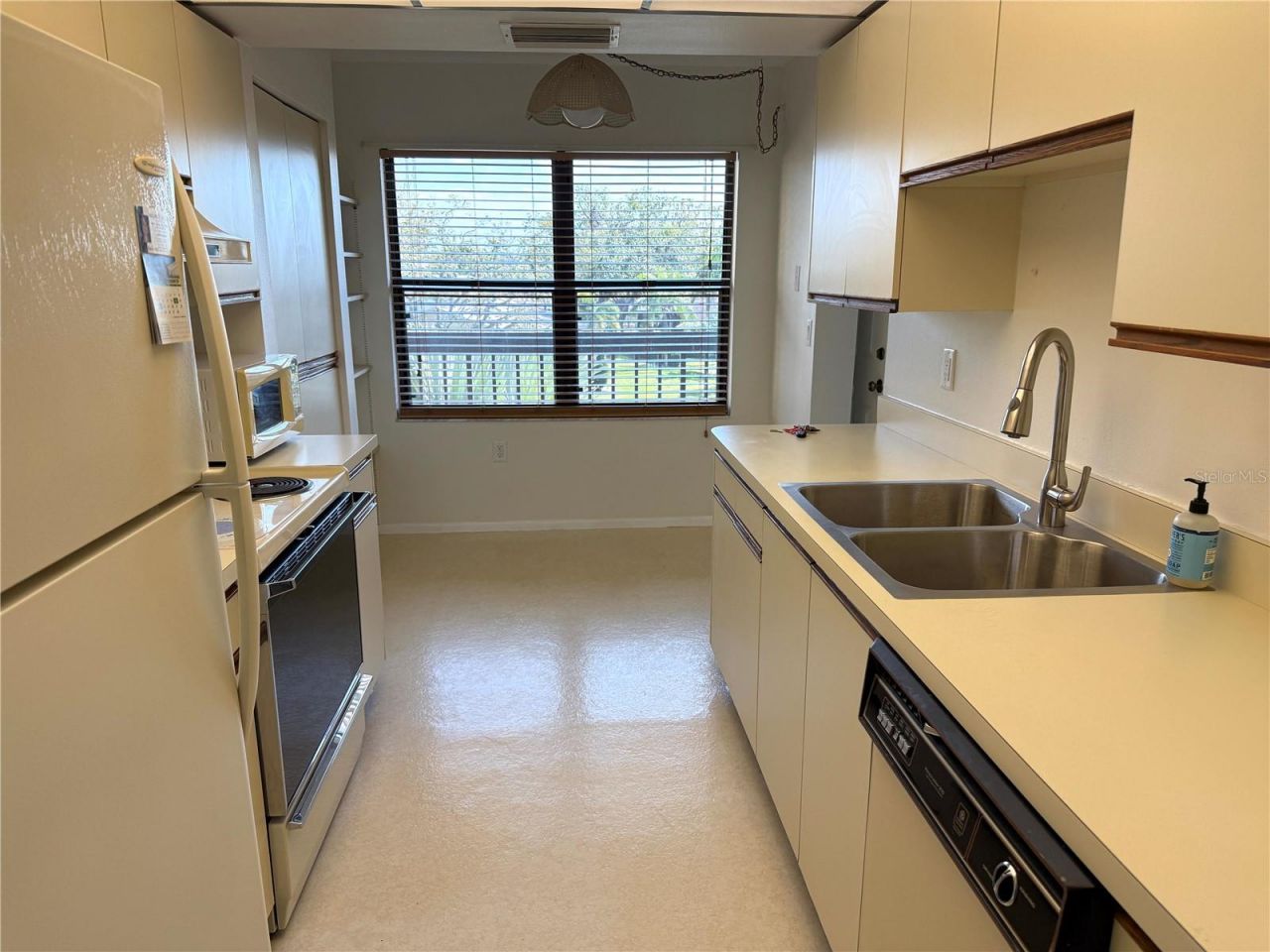 435 30th Avenue W, Unit D303, Bradenton, FL 34205 Photo