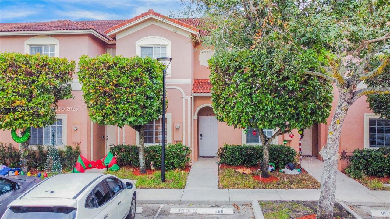 7854 Catalina Cir, Tamarac, FL 33321 Photo