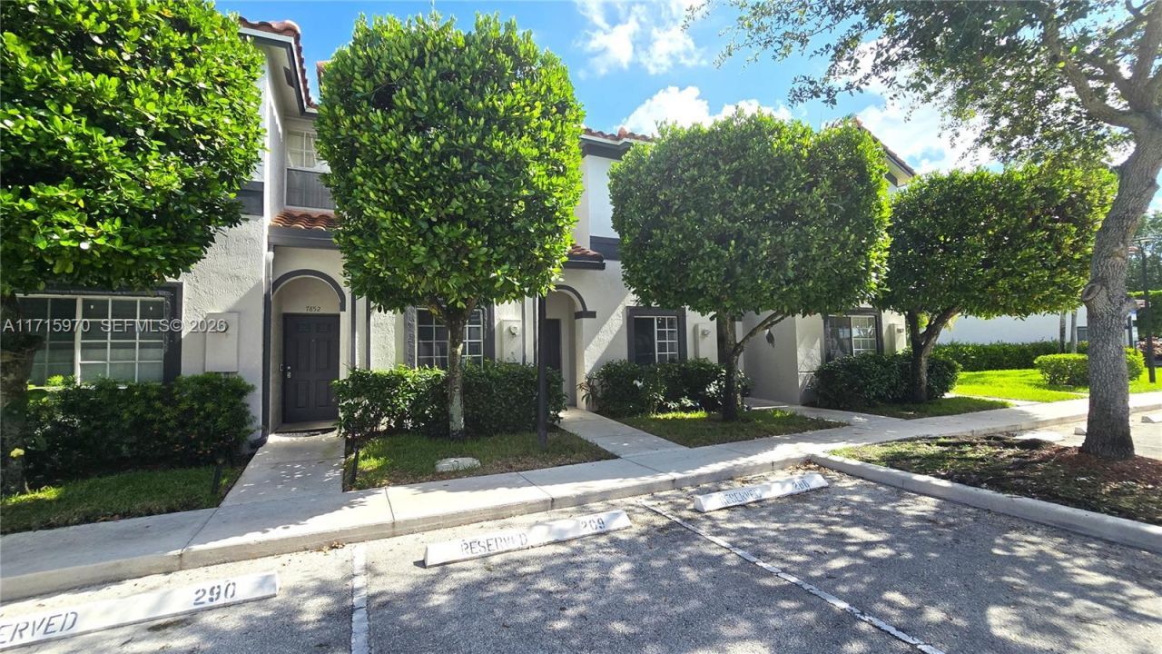 7854 Catalina Cir, Tamarac, FL 33321 Photo