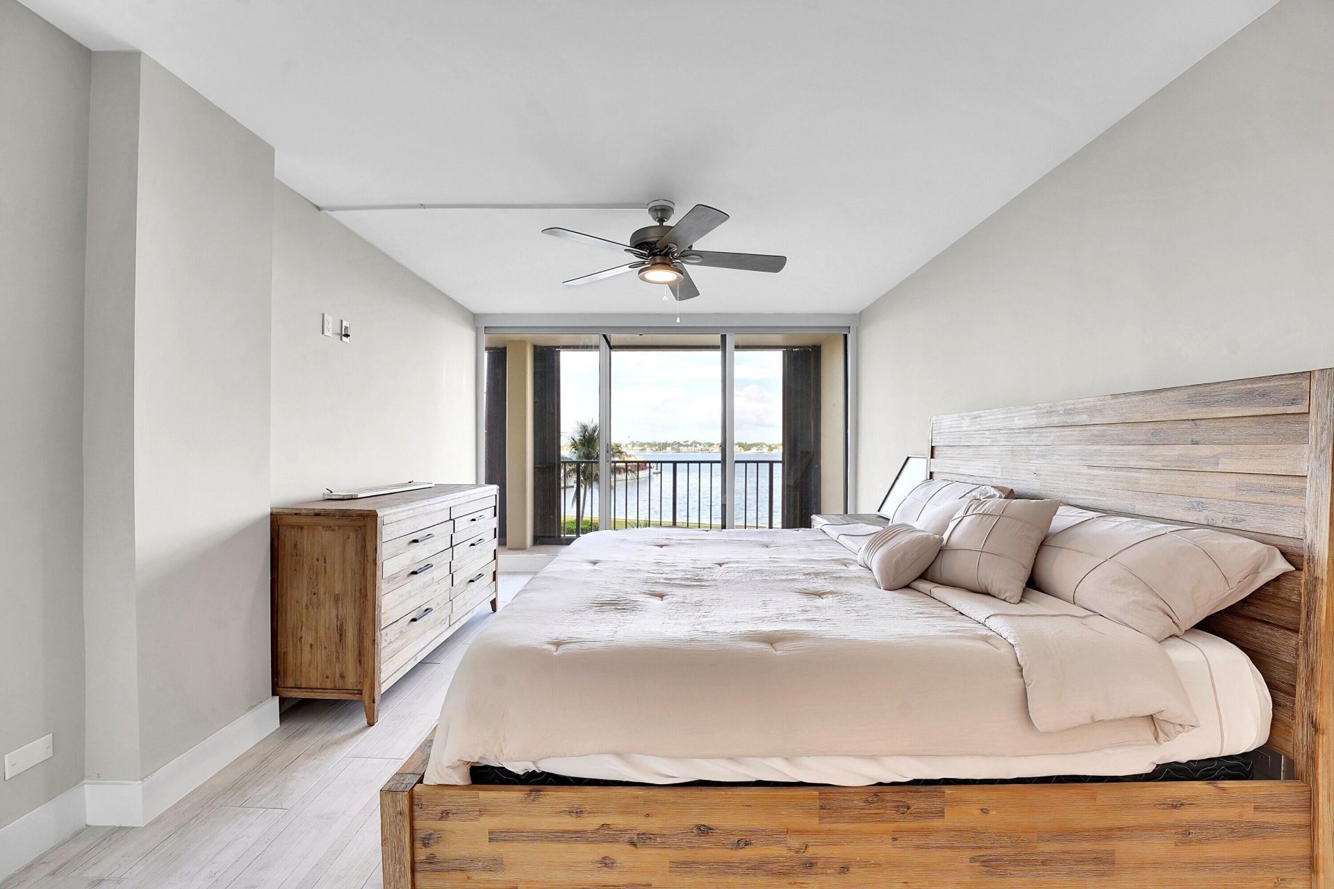 134 Lakeshore Drive, Unit 316, North Palm Beach, FL 33408 Photo