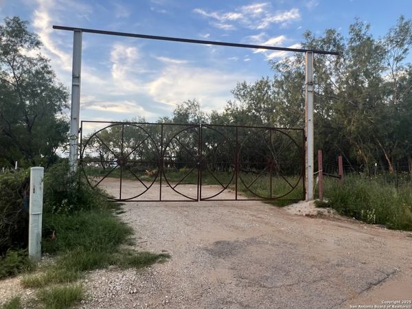 10477 Briggs, Atascosa, TX 78002