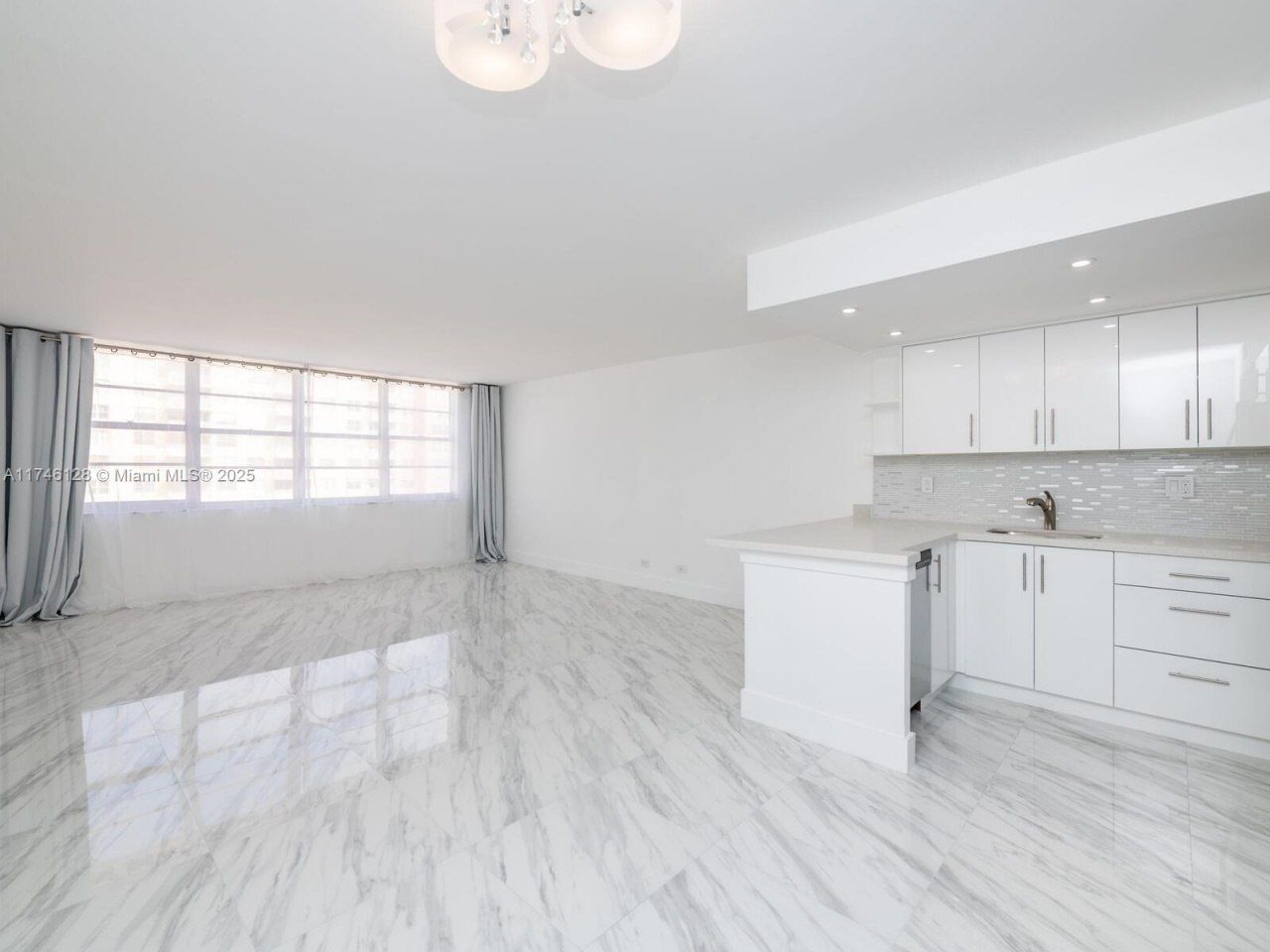 250 174th St, Unit 1810, Sunny Isles Beach, FL 33160 Photo