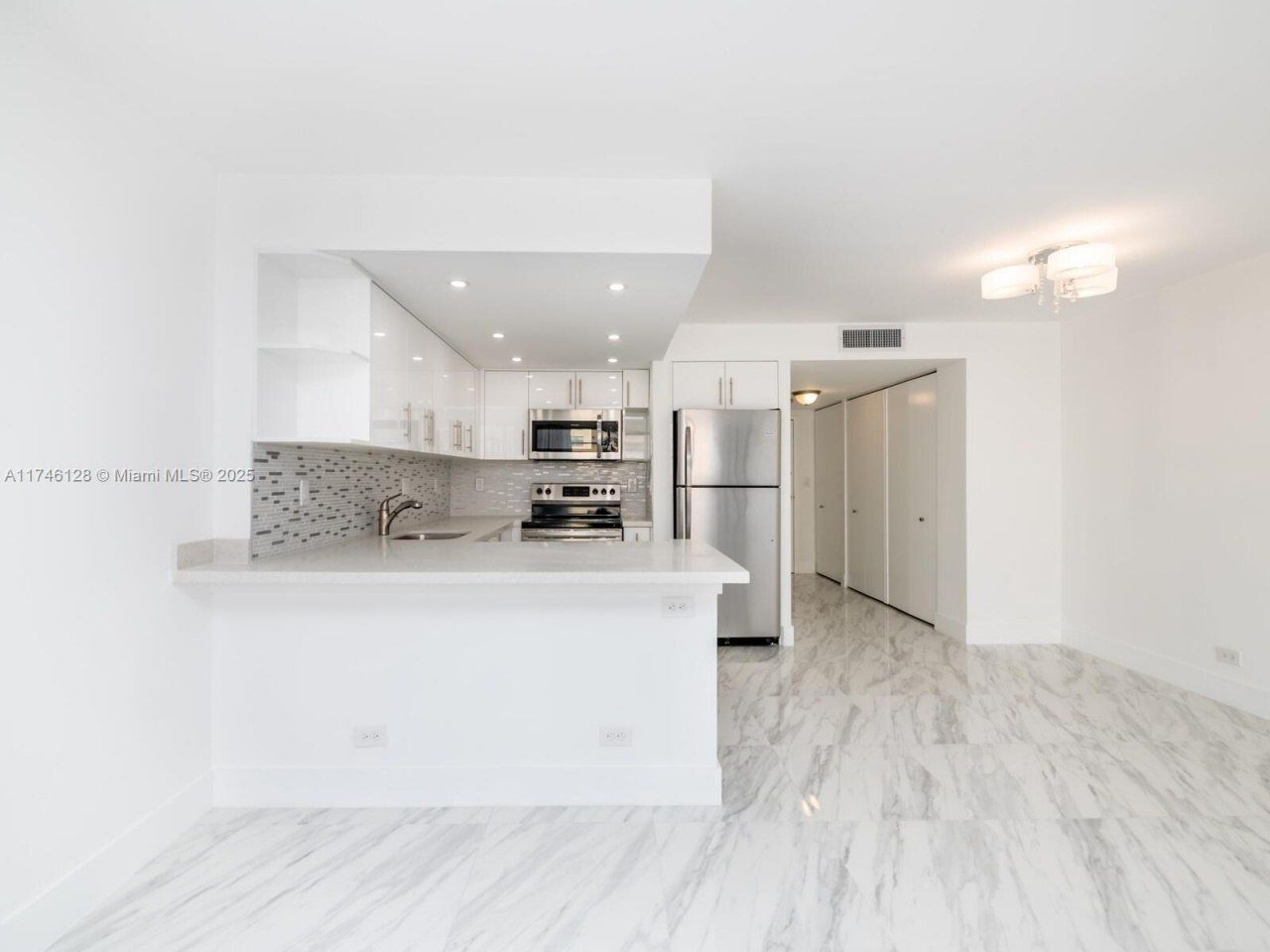 250 174th St, Unit 1810, Sunny Isles Beach, FL 33160 Photo