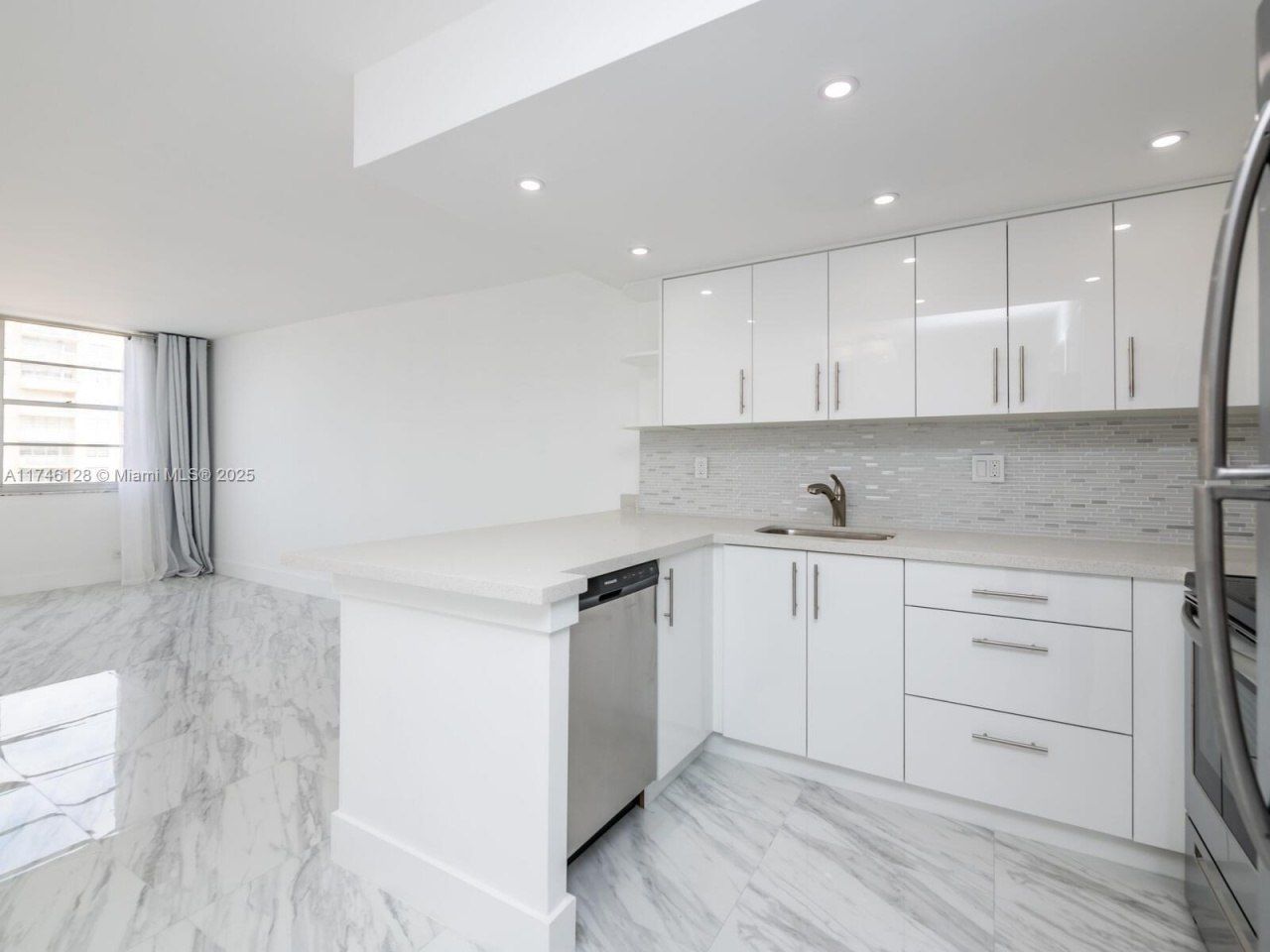 250 174th St, Unit 1810, Sunny Isles Beach, FL 33160 Photo