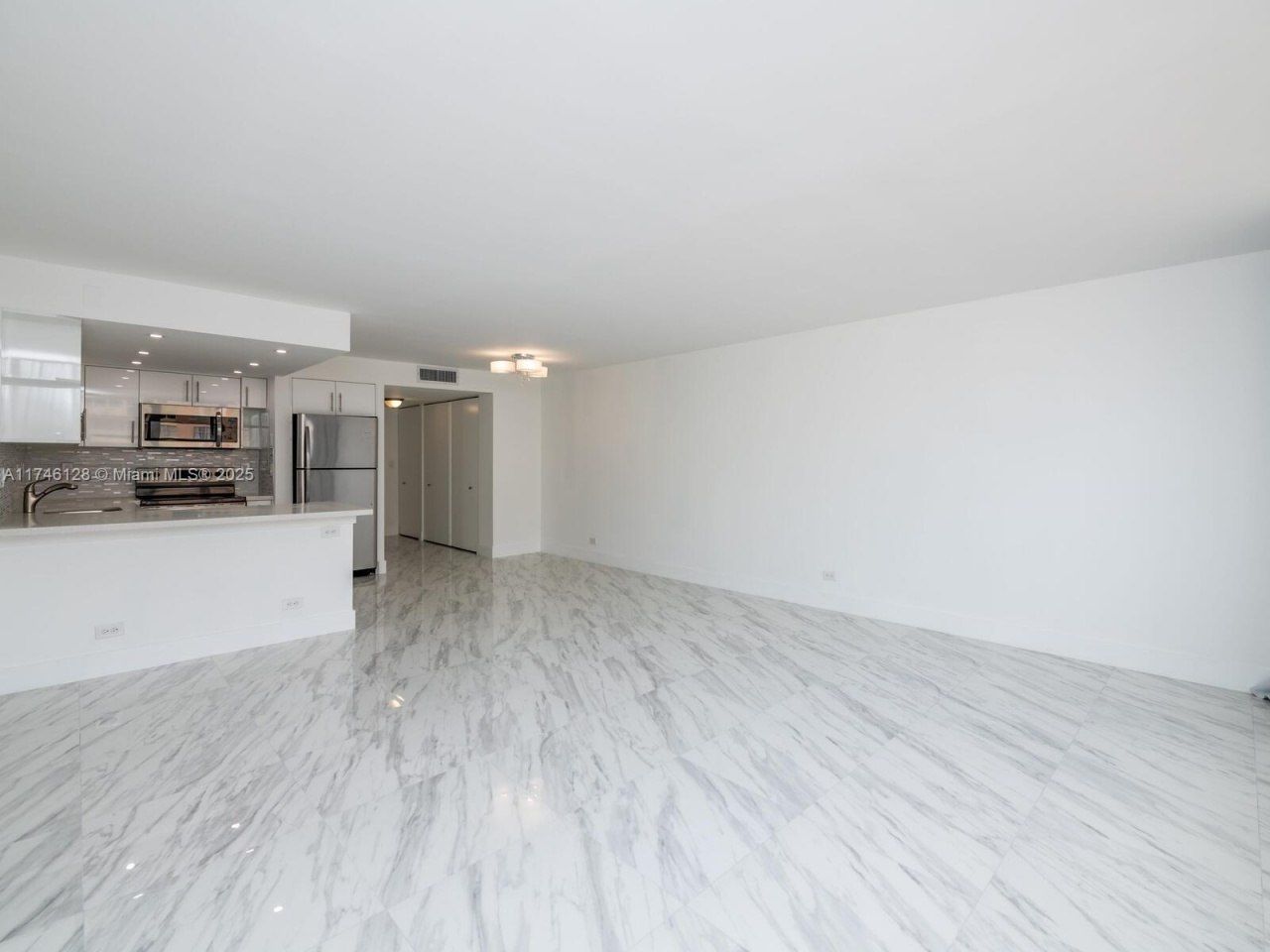 250 174th St, Unit 1810, Sunny Isles Beach, FL 33160 Photo