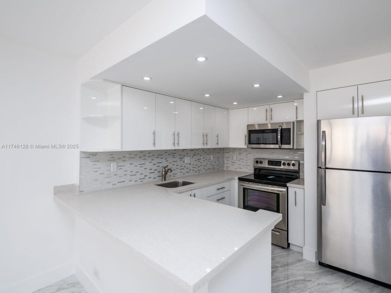 250 174th St, Unit 1810, Sunny Isles Beach, FL 33160 Photo