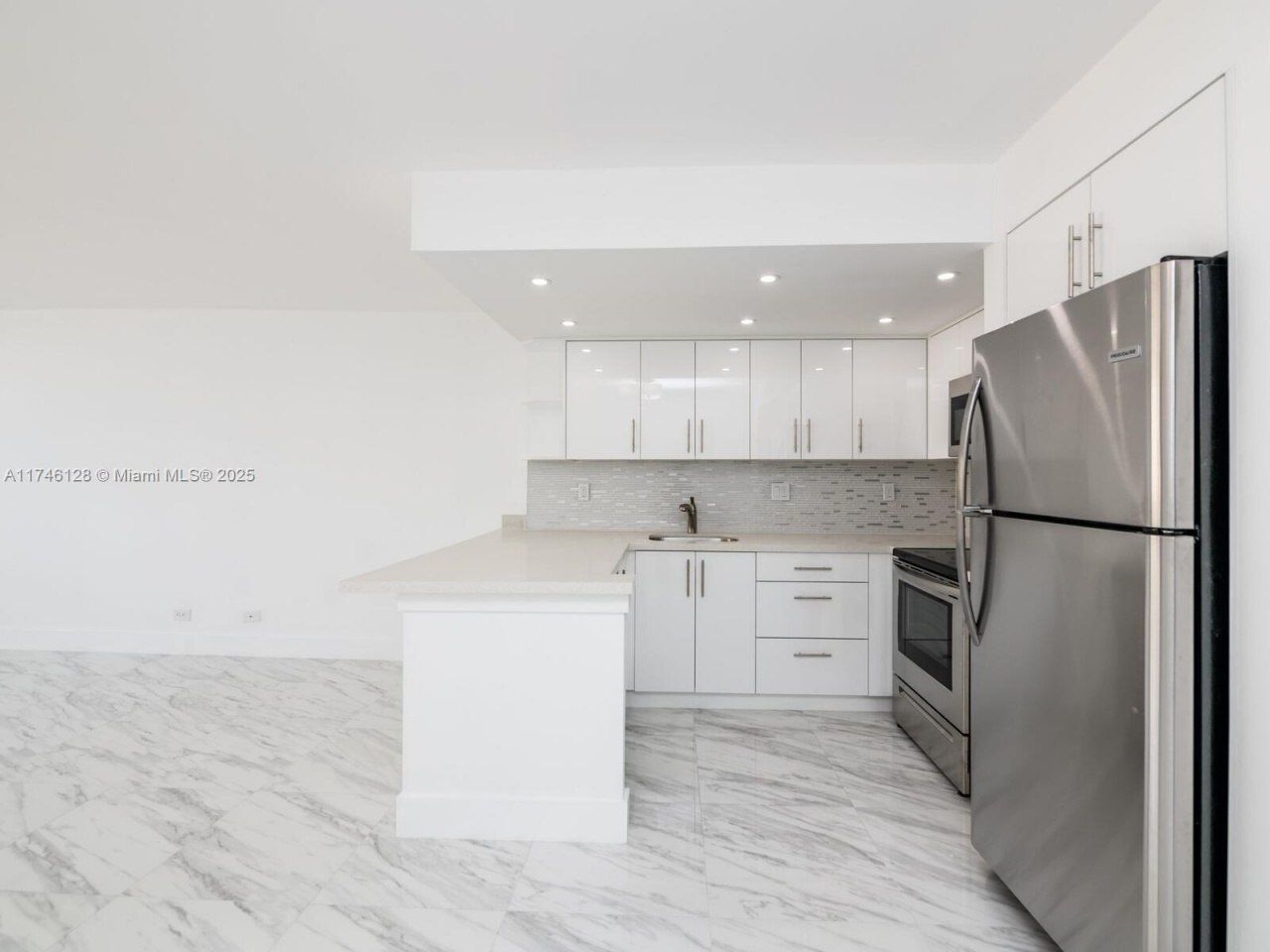 250 174th St, Unit 1810, Sunny Isles Beach, FL 33160 Photo