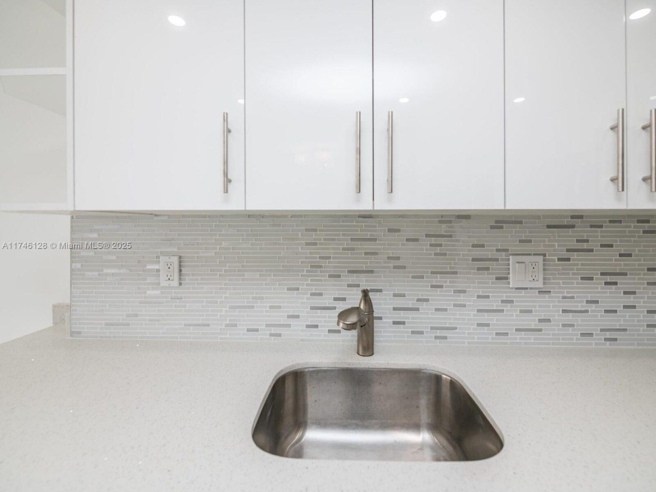 250 174th St, Unit 1810, Sunny Isles Beach, FL 33160 Photo