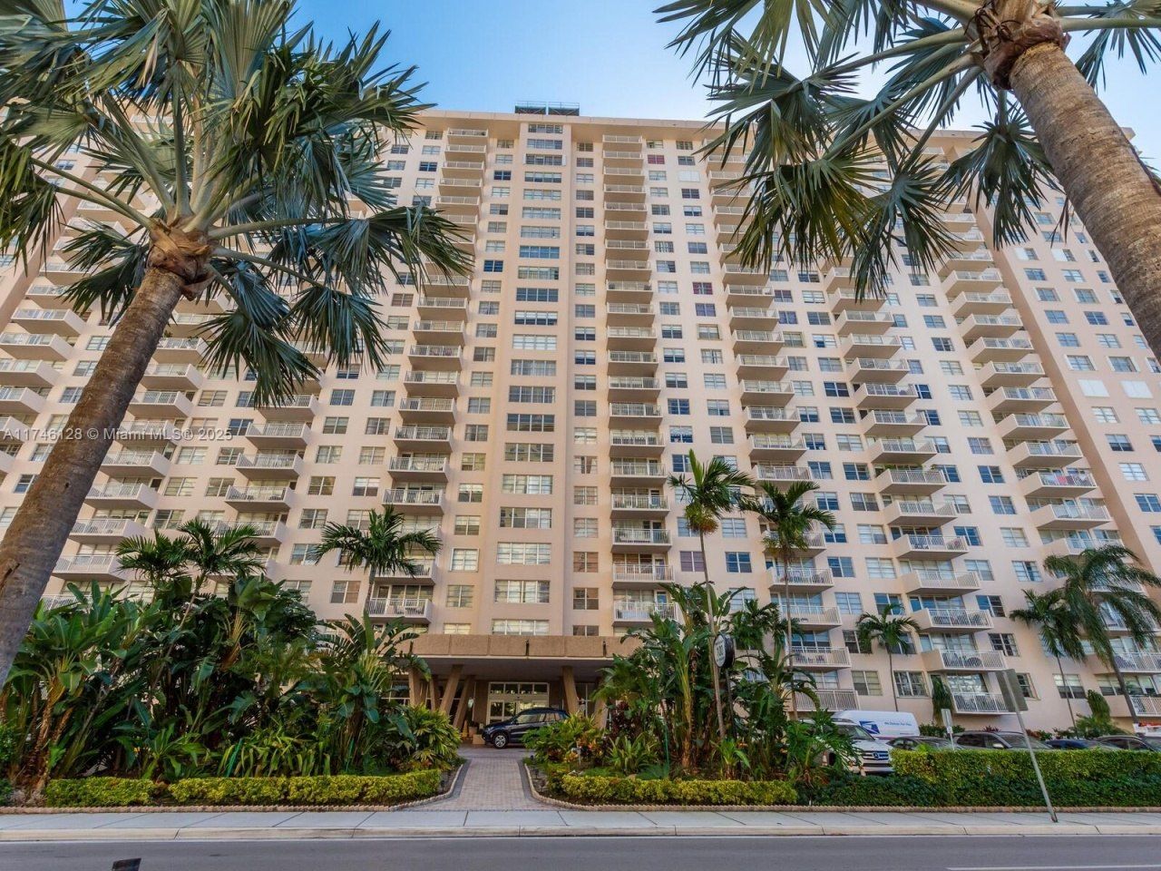 250 174th St, Unit 1810, Sunny Isles Beach, FL 33160 Photo