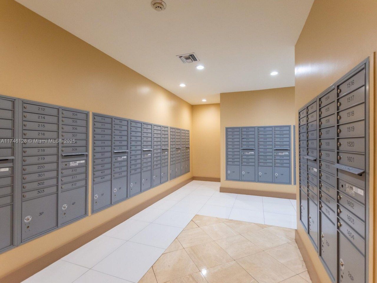 250 174th St, Unit 1810, Sunny Isles Beach, FL 33160 Photo