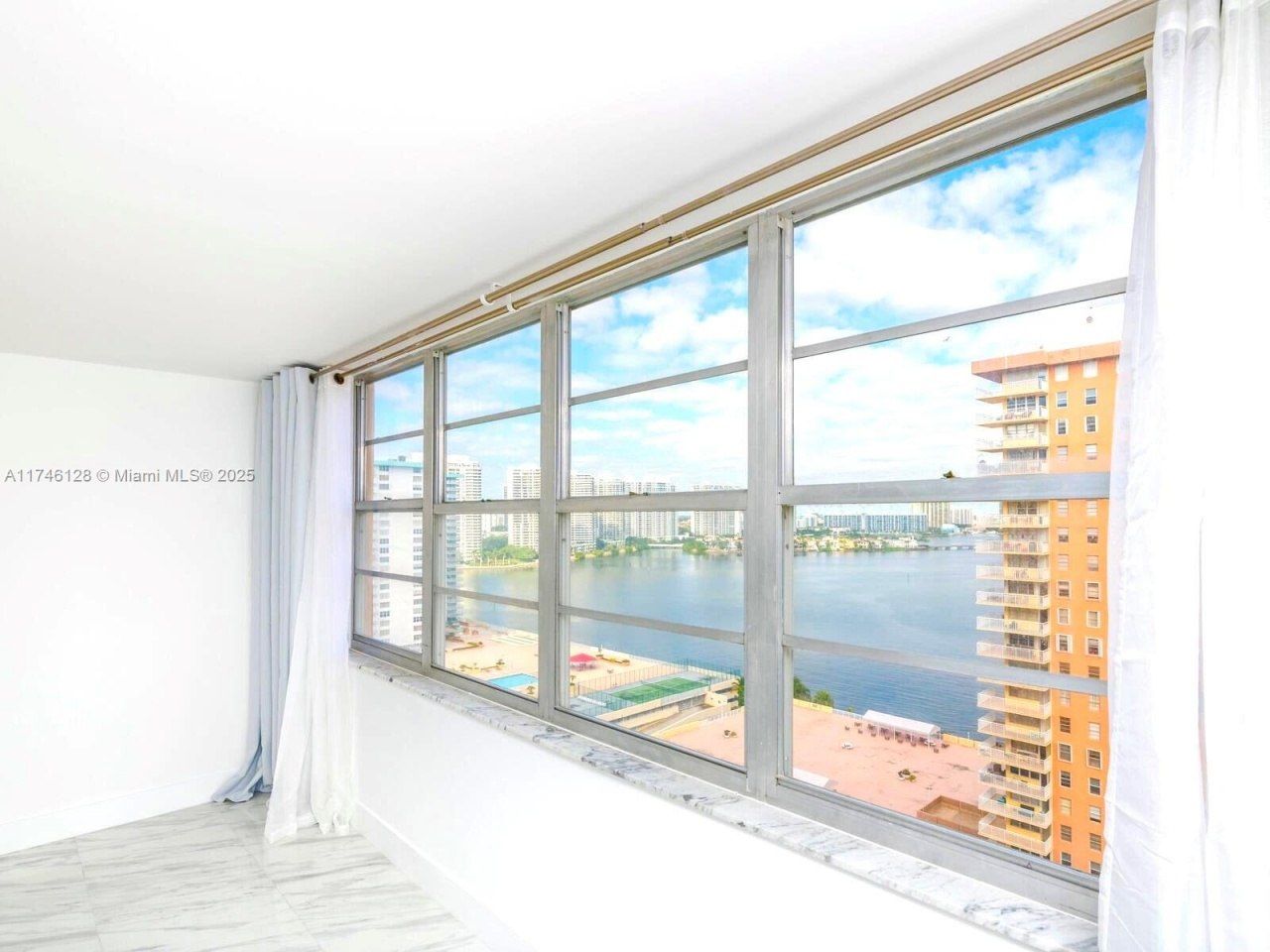 250 174th St, Unit 1810, Sunny Isles Beach, FL 33160 Photo