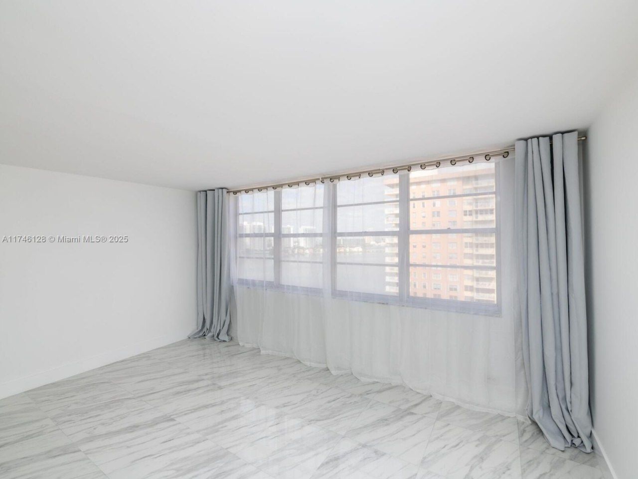 250 174th St, Unit 1810, Sunny Isles Beach, FL 33160 Photo