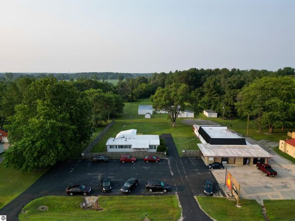 1729 Monroe Road W, St Louis, MI 48880