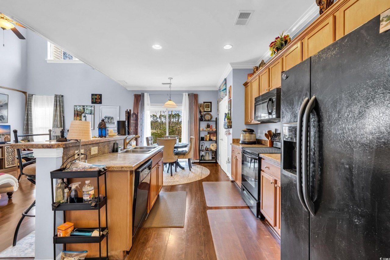 1040 Fairway Ln. Photo 10