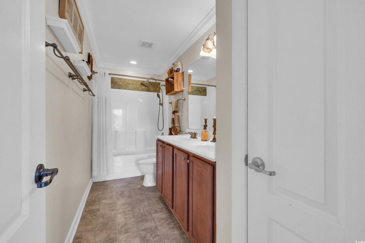 1040 Fairway Ln. Photo 16