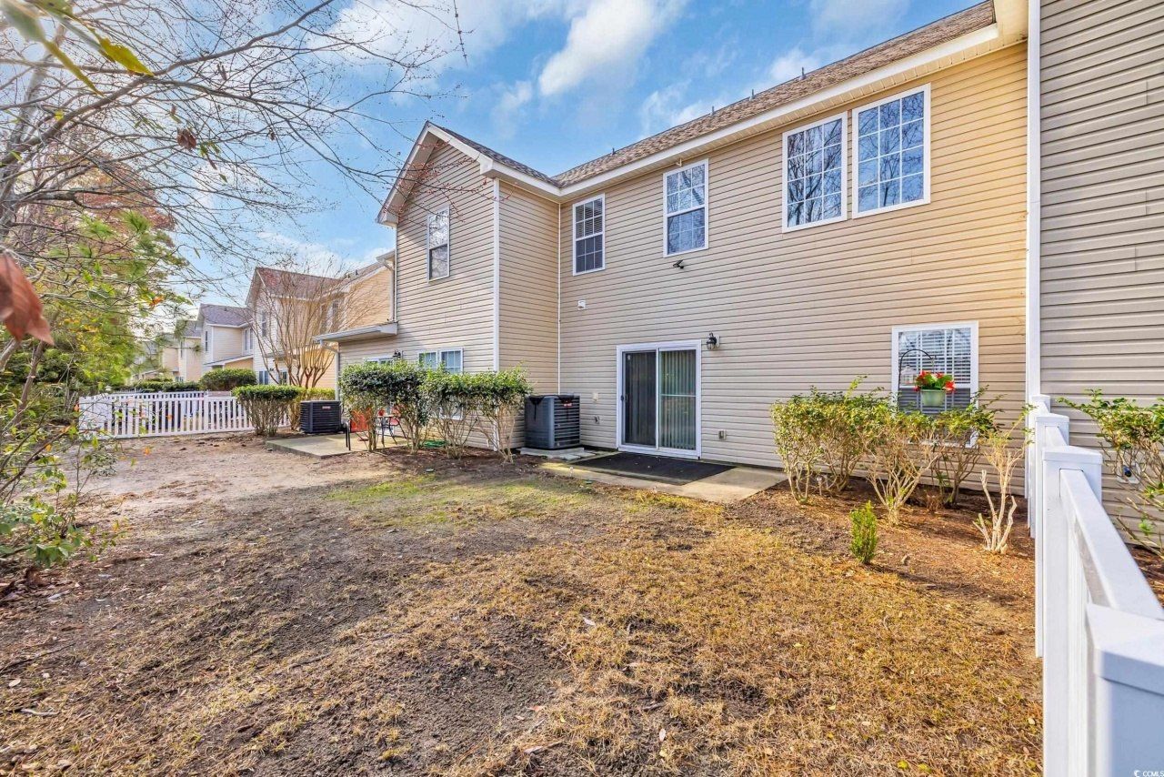 1040 Fairway Ln. Photo 23