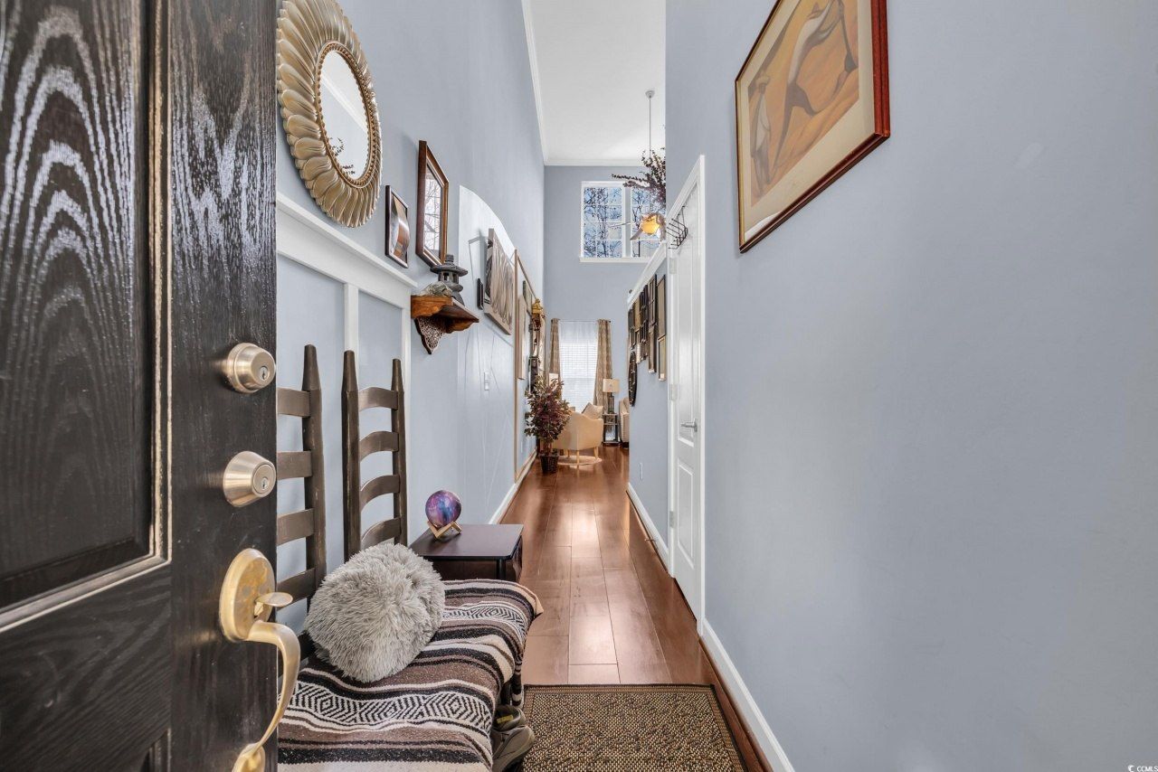 1040 Fairway Ln. Photo 3