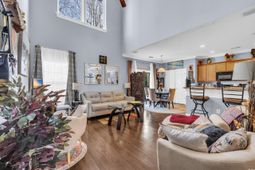 1040 Fairway Ln. photo 4