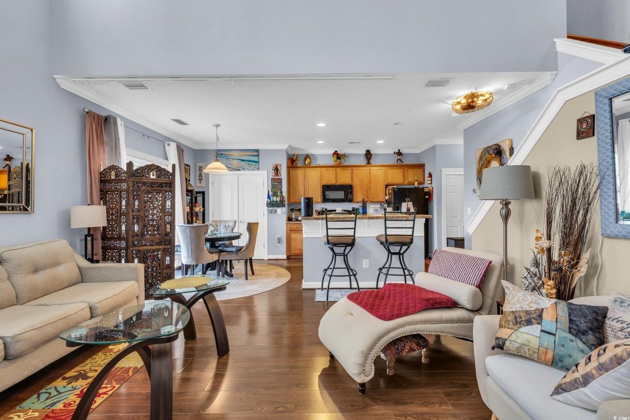 1040 Fairway Ln. Photo 6