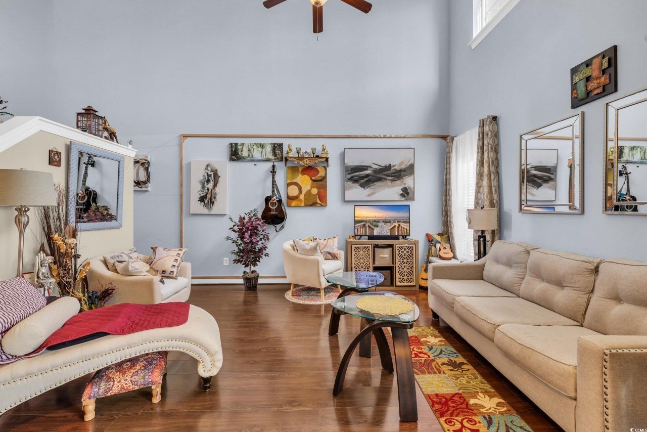 1040 Fairway Ln. Photo 7