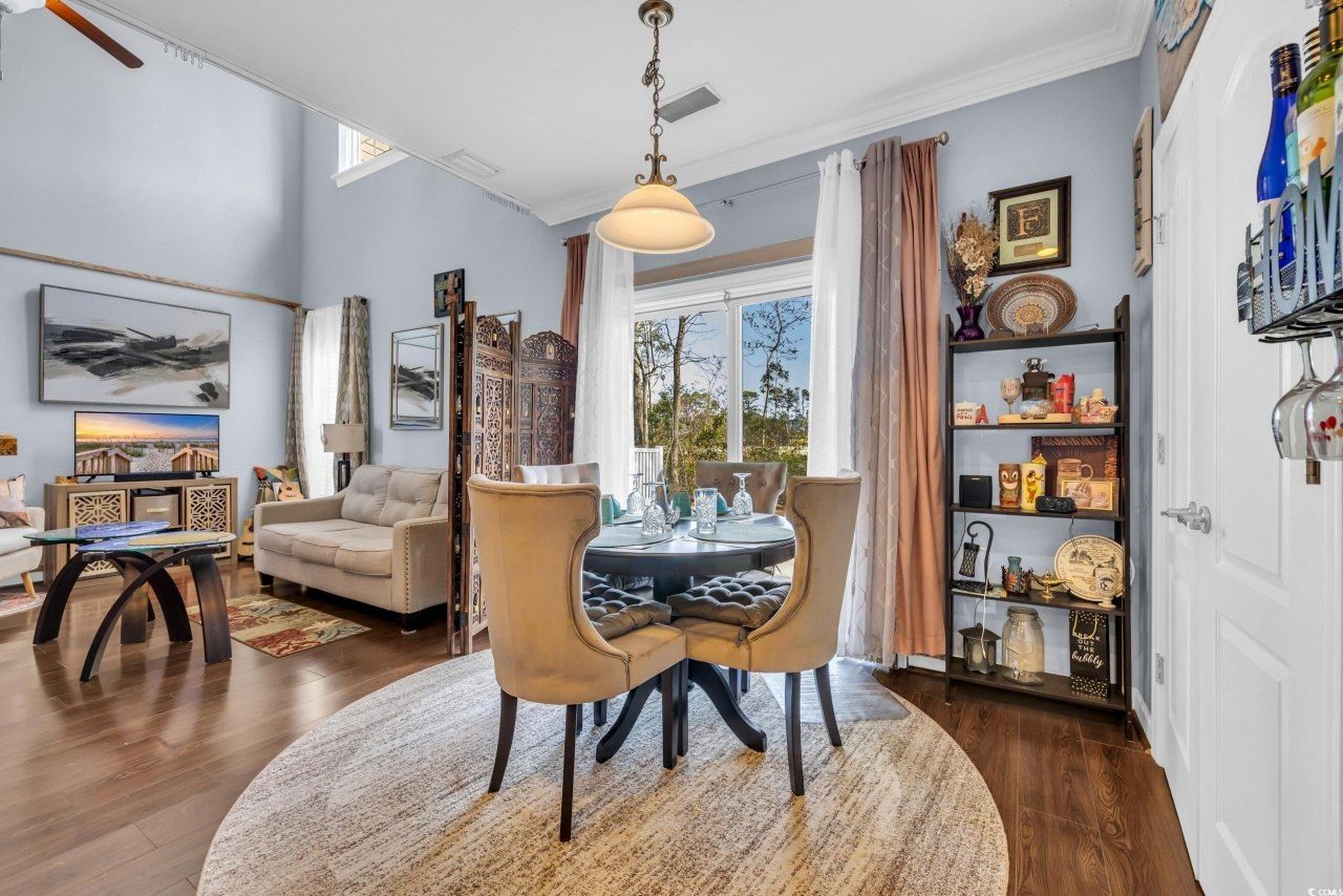 1040 Fairway Ln. Photo 8