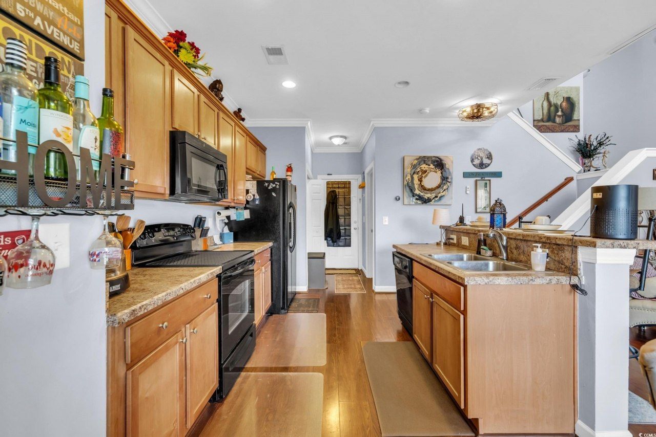 1040 Fairway Ln. Photo 9