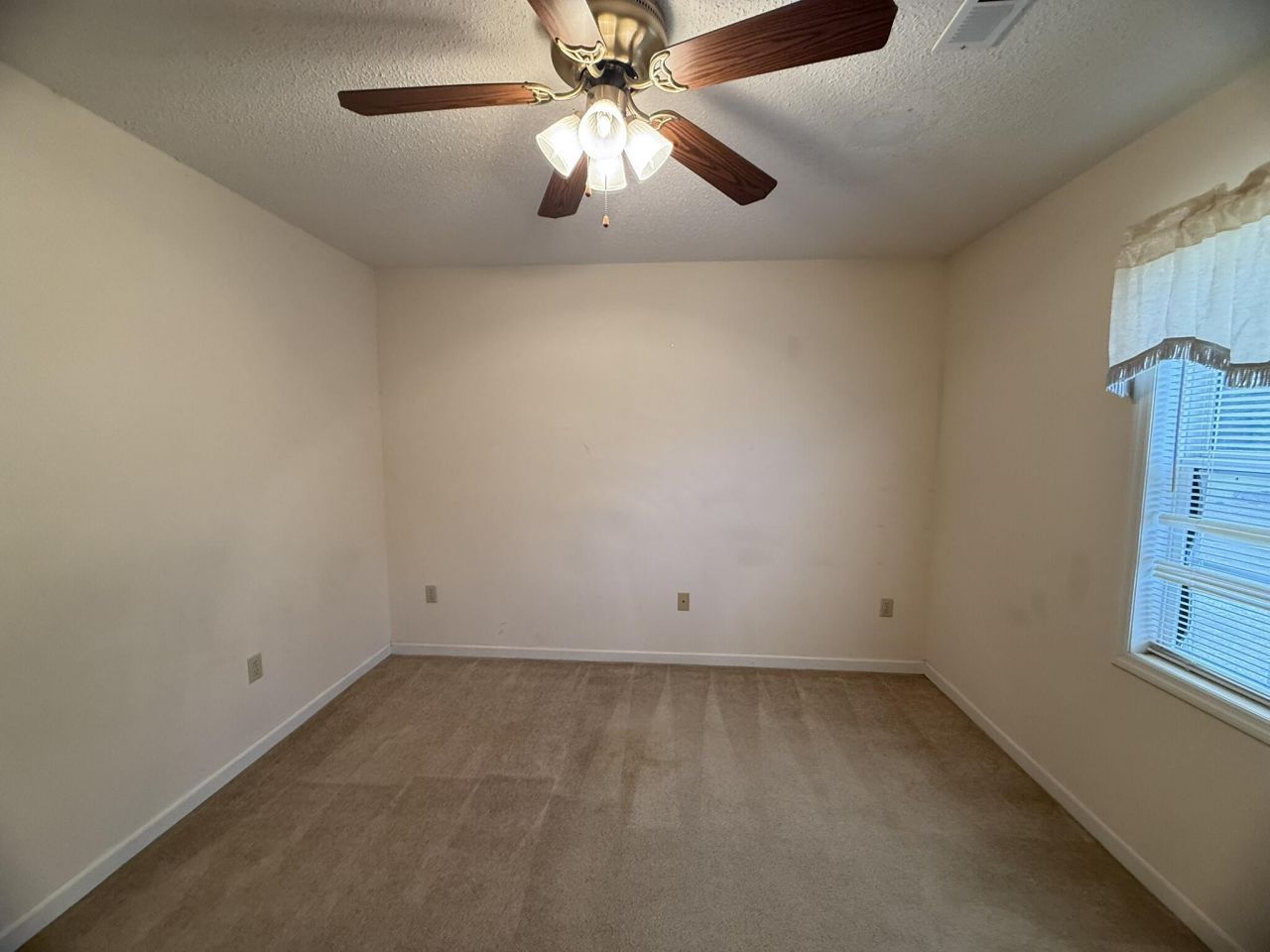 146 Lombardi Court Photo 21