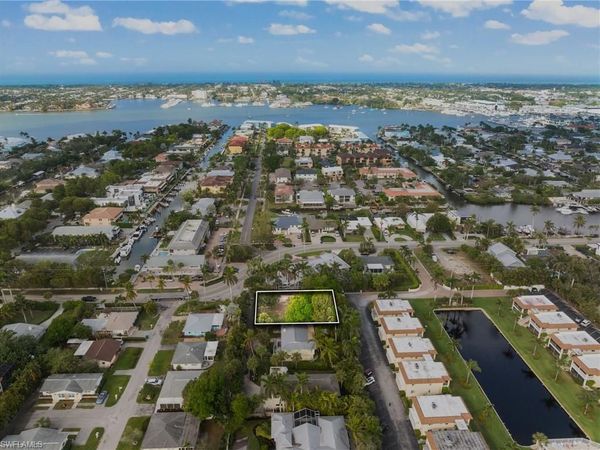 1205 Sandpiper ST, NAPLES, FL 34102