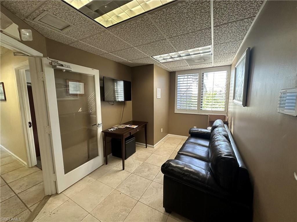 700 11th St S, Unit 202 &, Naples, FL 34102 Photo