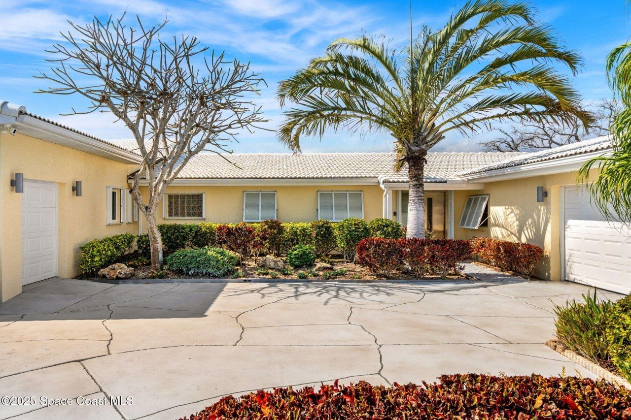 561 Capri Road, Cocoa Beach, FL 32931 Photo
