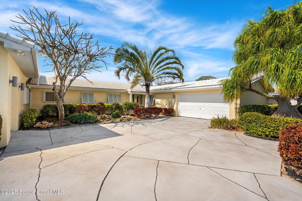 561 Capri Road, Cocoa Beach, FL 32931 Photo