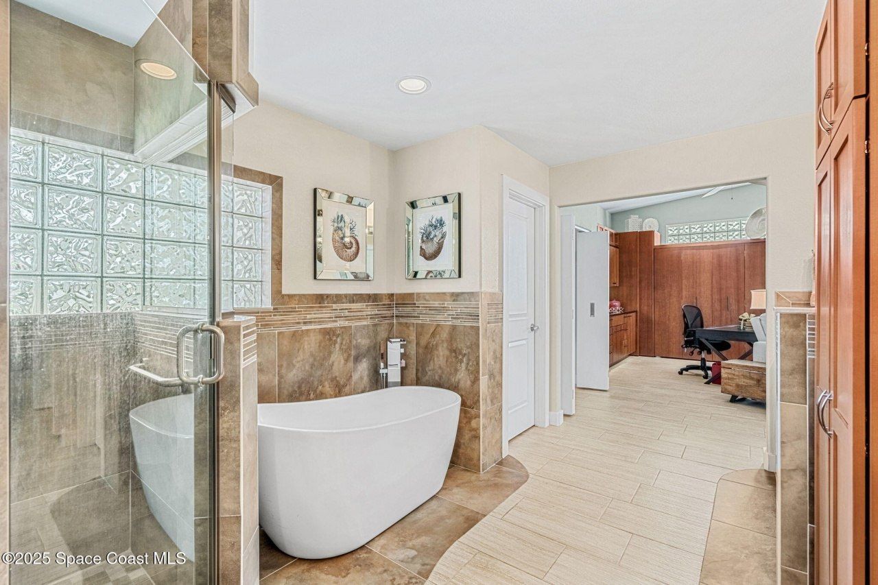 561 Capri Road, Cocoa Beach, FL 32931 Photo