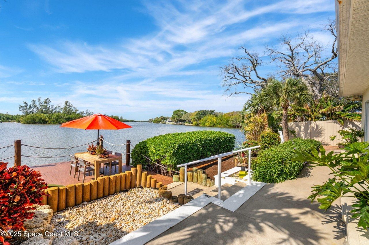 561 Capri Road, Cocoa Beach, FL 32931 Photo