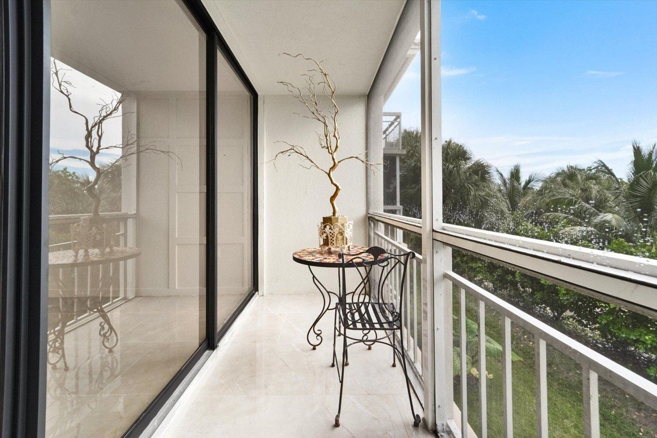 6181 Balboa Circle, Unit 303, Boca Raton, FL 33433 Photo
