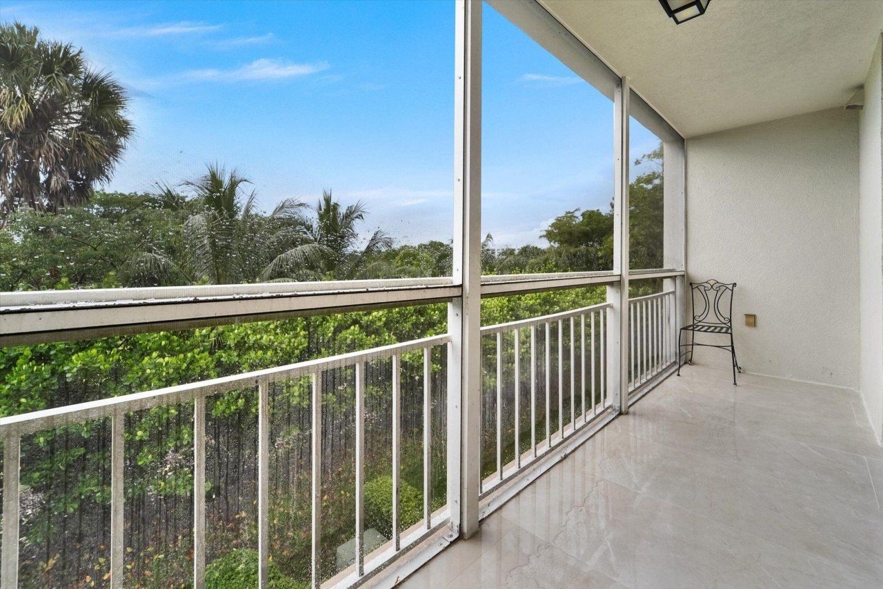 6181 Balboa Circle, Unit 303, Boca Raton, FL 33433 Photo