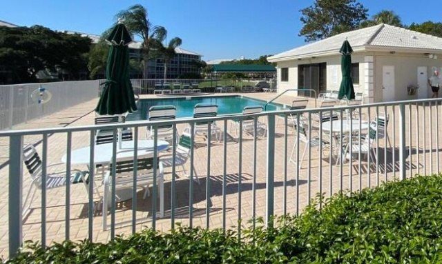 6181 Balboa Circle, Unit 303, Boca Raton, FL 33433 Photo