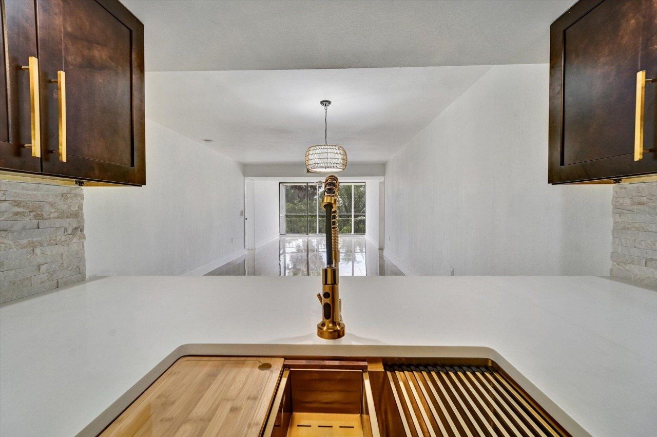 6181 Balboa Circle, Unit 303, Boca Raton, FL 33433 Photo